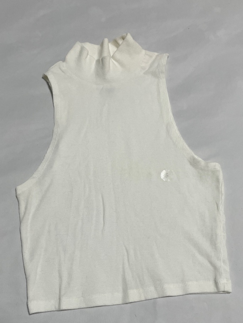 Me to We White Ribbed Mock Neck Sleeveless Tank